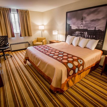 Super 8 By Wyndham State College Motel Екстериор снимка
