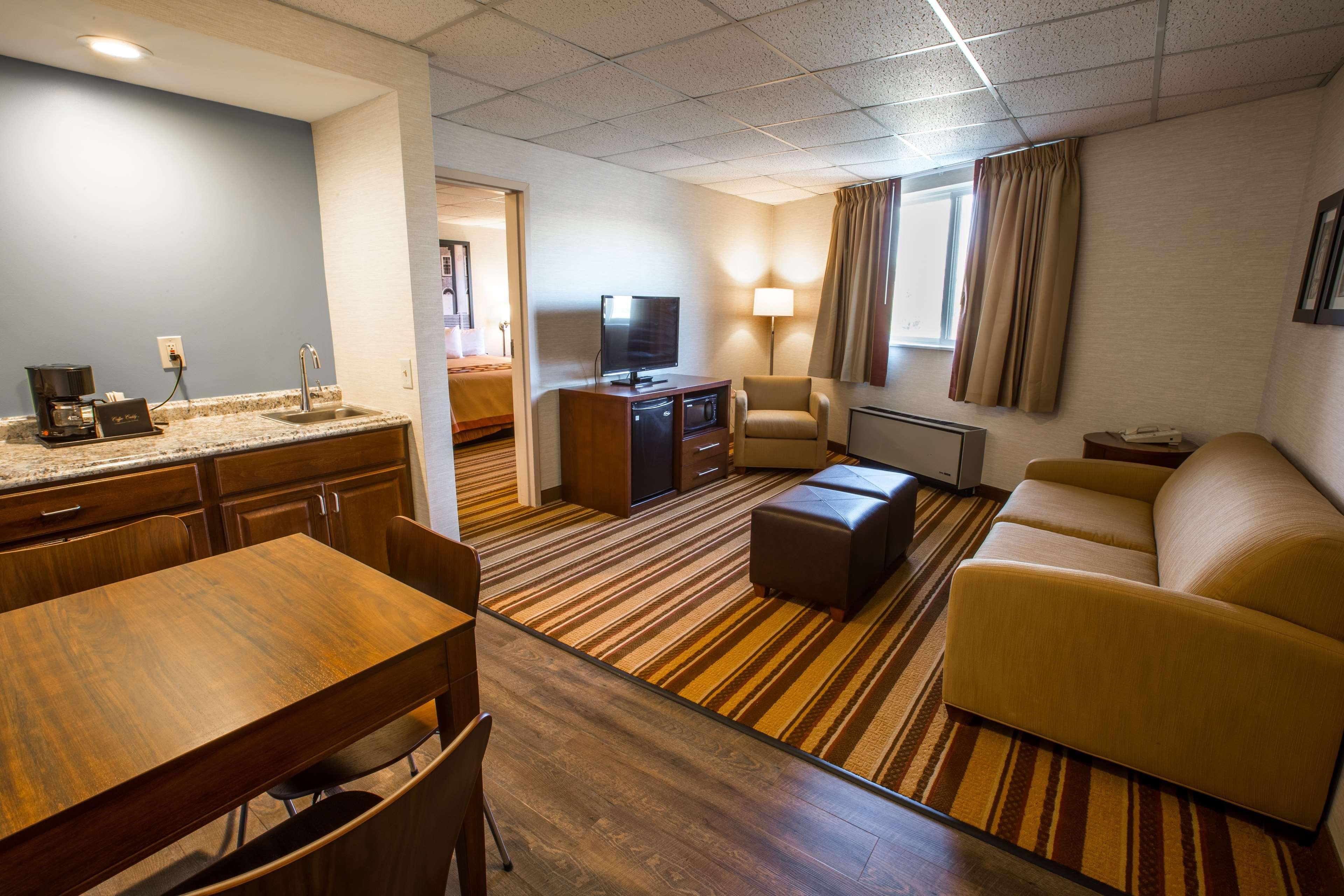 Super 8 By Wyndham State College Motel Екстериор снимка