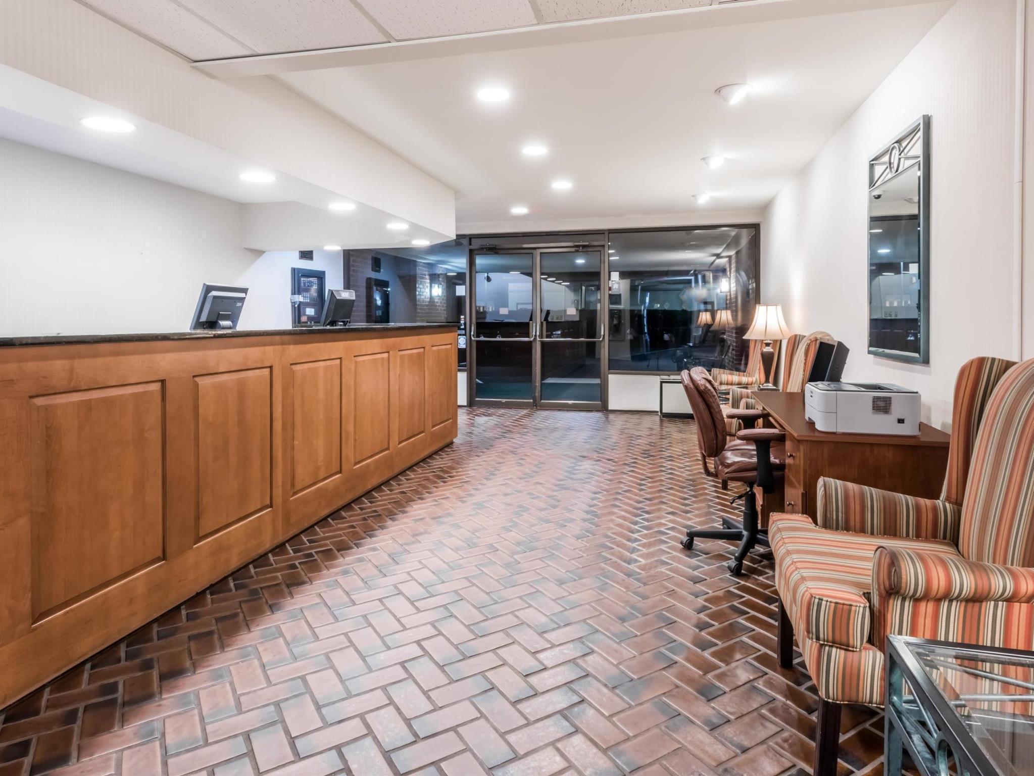 Super 8 By Wyndham State College Motel Екстериор снимка