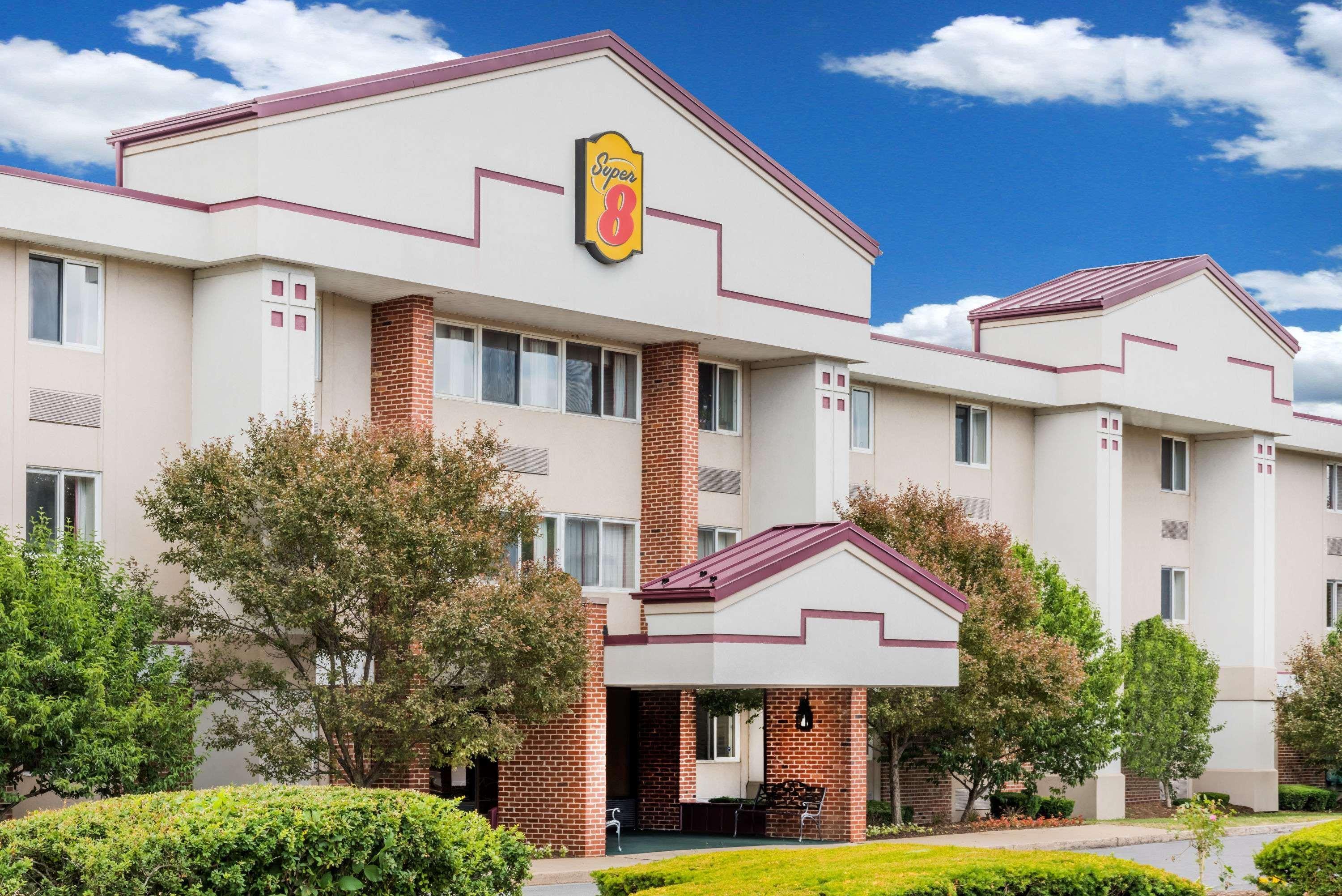 Super 8 By Wyndham State College Motel Екстериор снимка