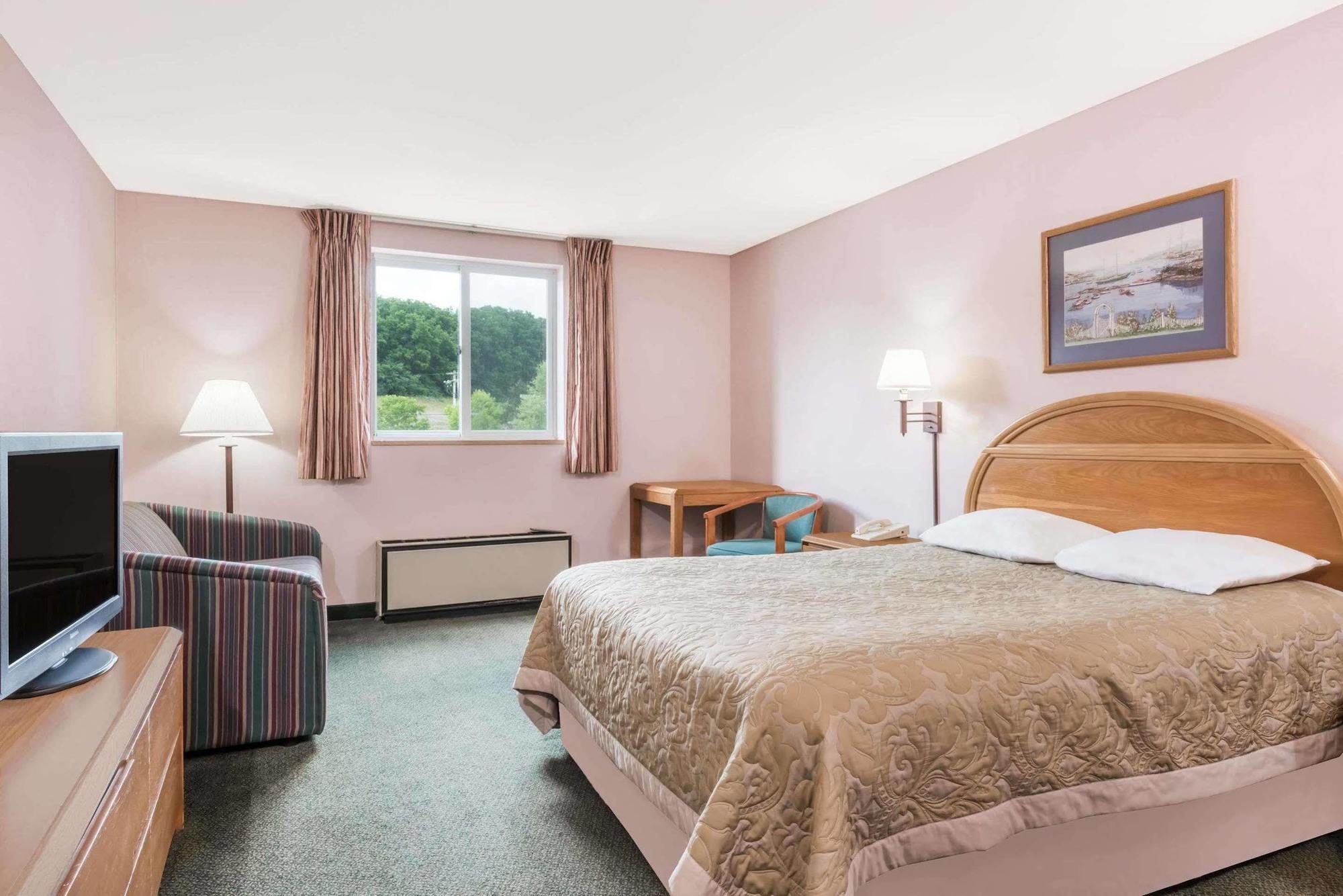 Super 8 By Wyndham State College Motel Екстериор снимка